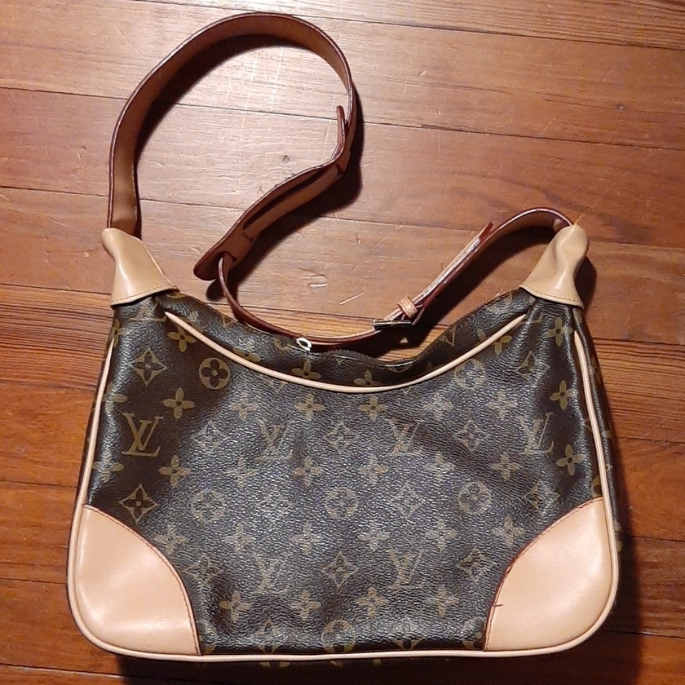 Handbags/Purses - Picture 3 of 5